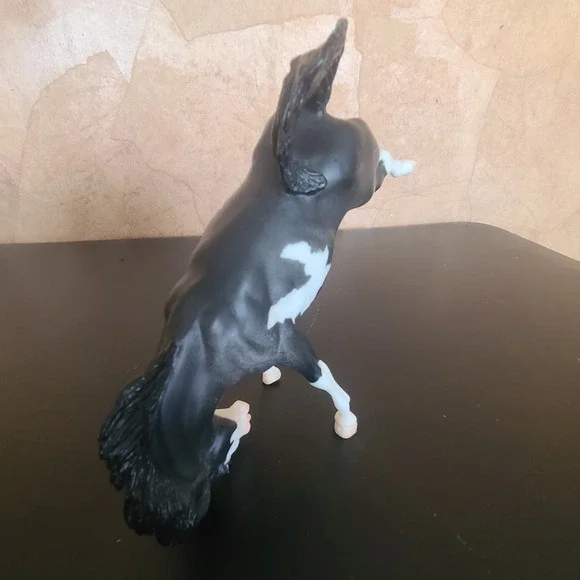 Breyer 2004 750104 Tornado Blue Roan Pinto Bucking America's Wild Mustangs Horse - Picture 2 of 12